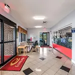 Econo Lodge Inn & Suites University