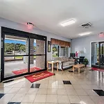 Econo Lodge Inn & Suites University
