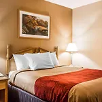 Econo Lodge Inn & Suites University